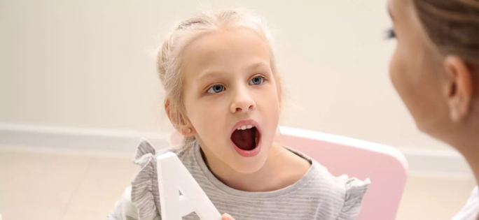 Wie Sprachtherapie bei Kindern Sprachstörungen unterstützt